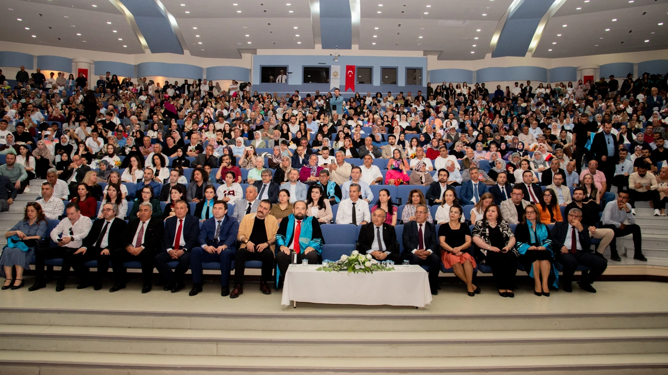 Fen Fakültesinden 280 öğrenci mezun oldu